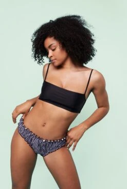 Brassière Maillot - Pirate Black 13 Brassière Maillot - Pirate Black -Optimal Lingerie Magasin 2021 05 11 WE ARE JOLIES bain22 2048x3048px b3e1ae46 fb3d 4bf7 a7df 1fcbce6b0f87