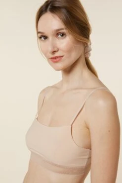 Brassière Sans Couture - Beige -Optimal Lingerie Magasin Femme blonde cheveux attaches brassiere sans couture beige