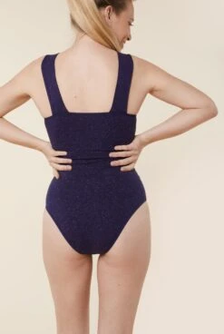 Body Bretelles Coton BIO - Paillettes Marine -Optimal Lingerie Magasin Femme blonde de dos body bretelles bleu marine paillettes