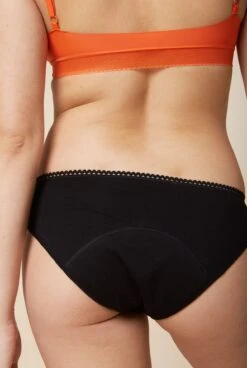 Culotte Menstruelle - Flux Moyen | Pirate Black 7 Culotte Menstruelle - Flux Moyen | Pirate Black -Optimal Lingerie Magasin WAJ Mars 2022 09b e7f9a347 2307 41b0 b435 8aee274d549f