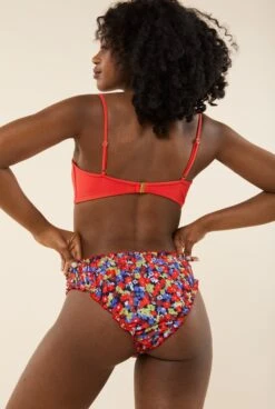 Brassière Maillot - Hot Coral -Optimal Lingerie Magasin femme brune brassiere maillot rouge de dos