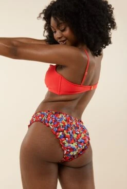 Brassière Maillot - Hot Coral -Optimal Lingerie Magasin femme brune brassiere maillot rouge dos