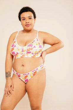 Culotte Coton BIO - Pink Leaves -Optimal Lingerie Magasin femme brune cheveux courts brassiere culotte feuilles roses