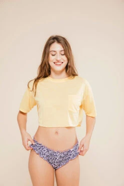 Bloomer Coton BIO - Léopard Purple -Optimal Lingerie Magasin femme brune de face t shirt jaune bloomer motifs leopard violet