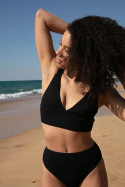 Ensemble Maillot Noir - Triangle / Taille Haute -Optimal Lingerie Magasin femme brune plage ensemble maillot triangle taille haute noir