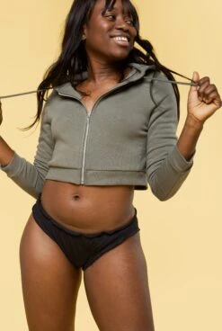 Bloomer Menstruel - Flux Moyen | Pirate Black -Optimal Lingerie Magasin femme brune pull vert bloomer menstruel noir