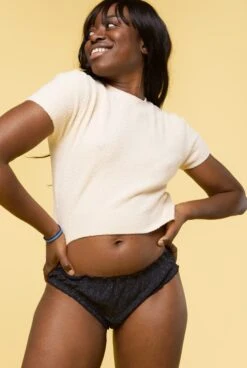 Bloomer Menstruel Paillettes - Flux Moyen -Optimal Lingerie Magasin femme brune t shirt jaune bloomer menstruel paillettes noir