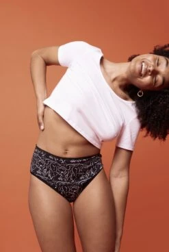 Culotte Menstruelle Taille Haute - Flux Abondant | Women Black -Optimal Lingerie Magasin femme brune t shirt rose culotte menstruelle taille haute noire motifs femme
