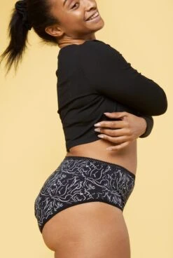 Culotte Menstruelle Taille Haute - Flux Abondant | Women Black -Optimal Lingerie Magasin femme de cote culotte menstruelle taille haute noire motifs femmes