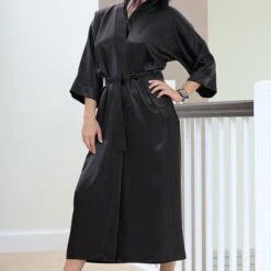 Peignoir Long En Satin Noir Ou Rouge POM 130